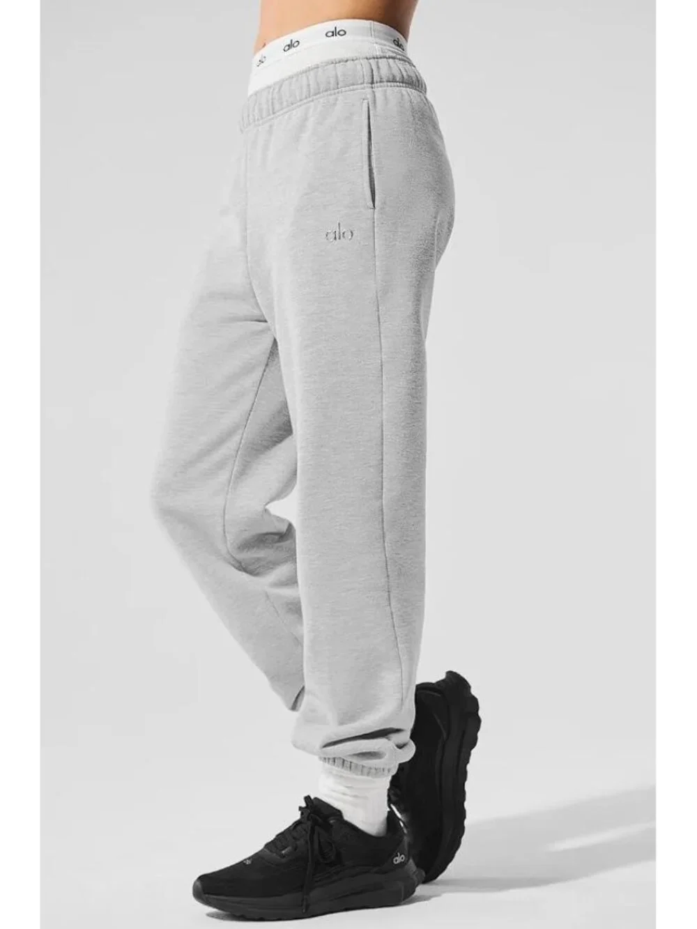 ALO YOGA Women's Accolade Sweatpant Size L in Athletic Heather Grey (Stained)